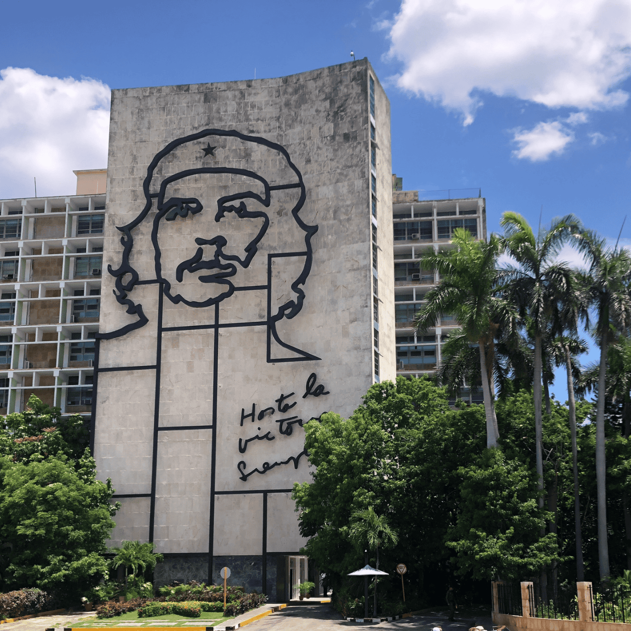 Che Gavara sightseeing in Habana